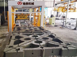 植草磚機(jī) 瑜鼎護(hù)坡磚制磚機(jī) 水泥制磚機(jī)